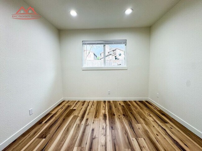 Building Photo - 5457 E Knoll Dr