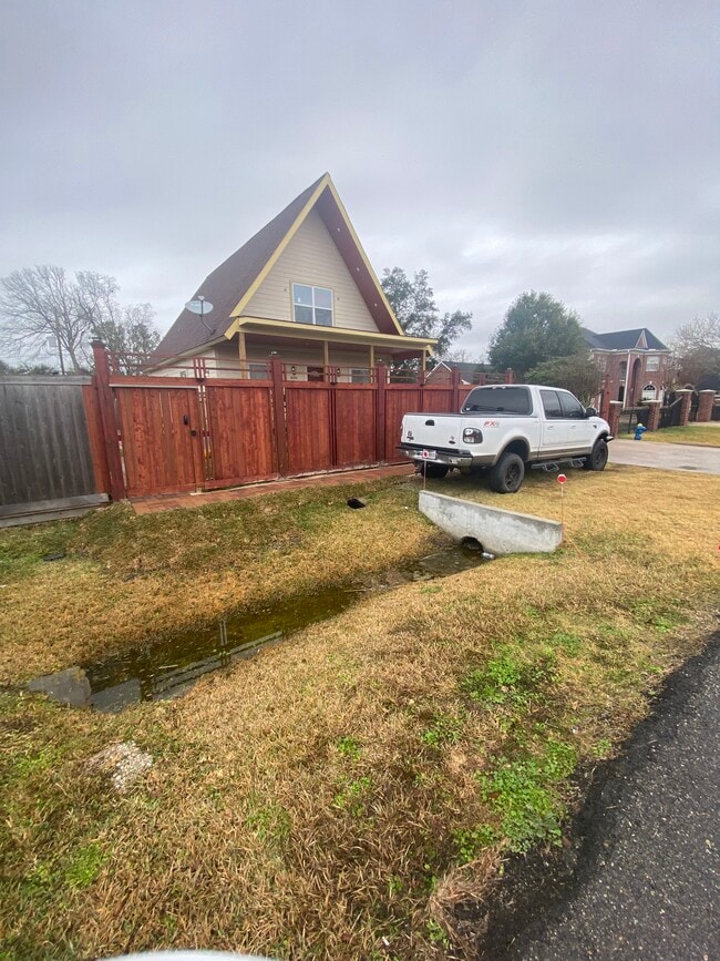 Foto del edificio - 6322 Brooklawn Dr
