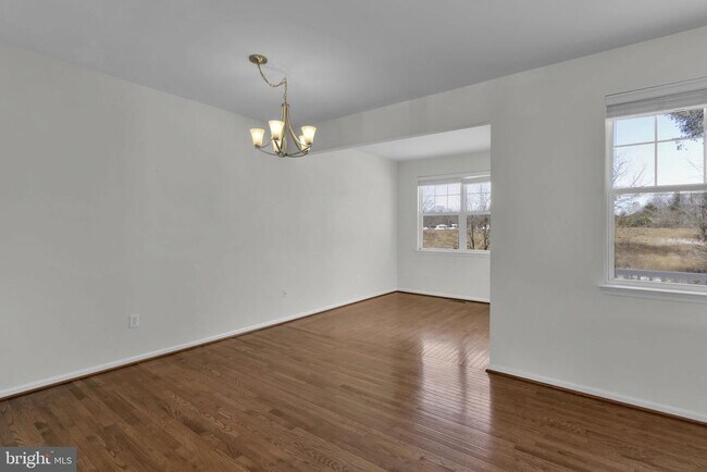 Foto del edificio - 592 Burr Oak Ct