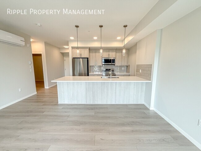 Building Photo - Modern 2 Beds, 2 Baths Apartment/Condo | A...