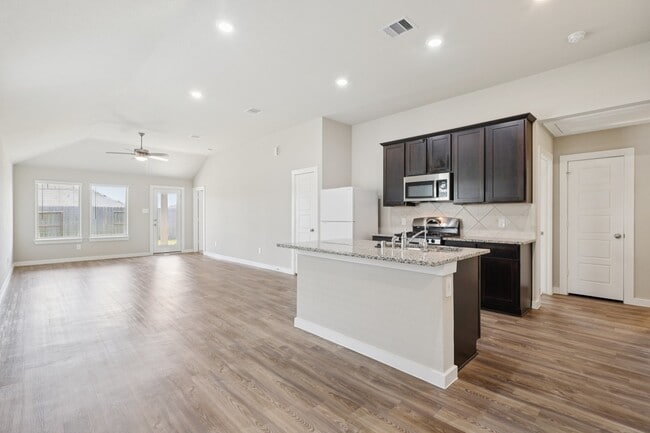 Foto del edificio - 920 Gentle Moss Dr