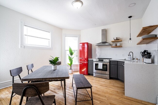 Building Photo - 4Bdrm Upper Flat of Eastside Duplex Fully ...