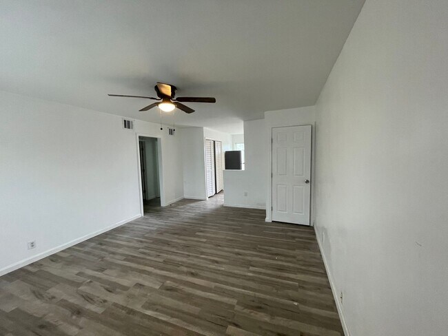 Foto del edificio - Delightful 2-Bedroom, 1-Bath Duplex for Rent – Updated and Move-In Ready!
