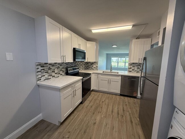 Building Photo - 7355 Woodmont Ter