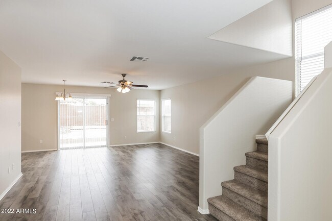Building Photo - 12622 W Paradise Dr