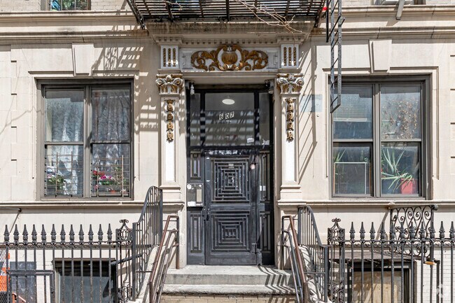 Entrance - 607-609 W 180th St
