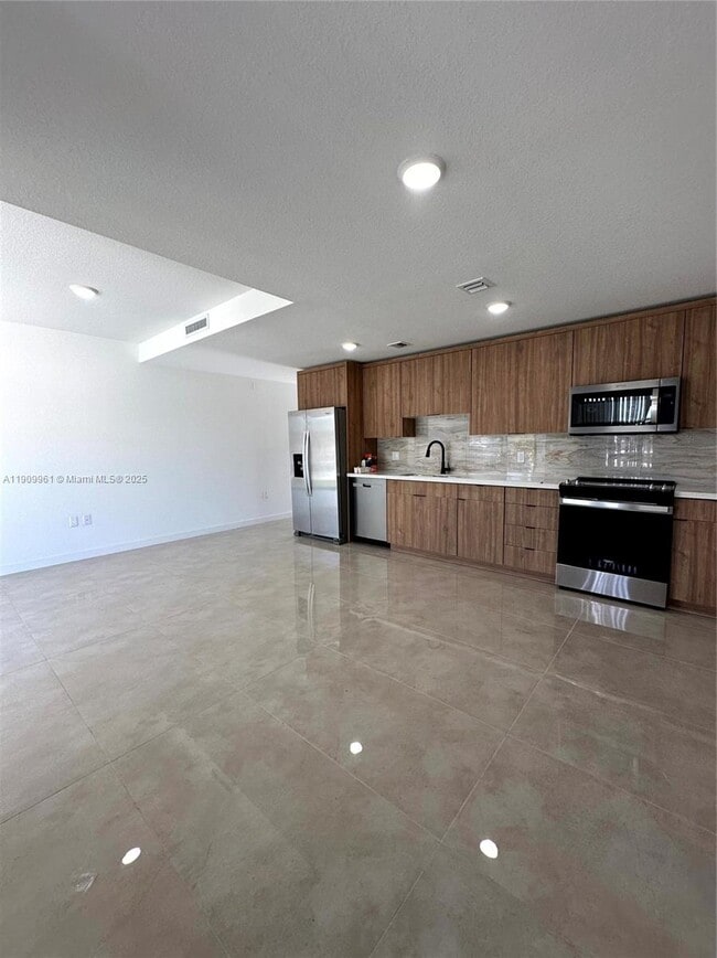 Building Photo - 14577 SW 261 St Ter