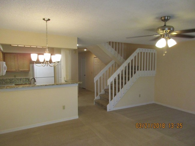 Building Photo - 313 Sunrise Cir