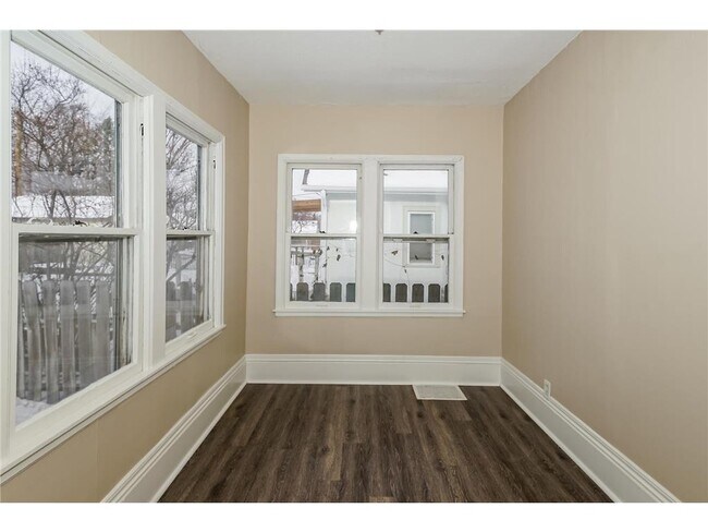 Foto del edificio - 4042 Clinton Ave