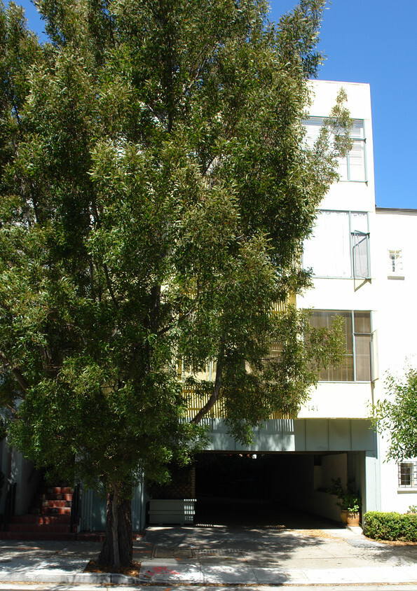 Building Photo - 141 Retiro Way