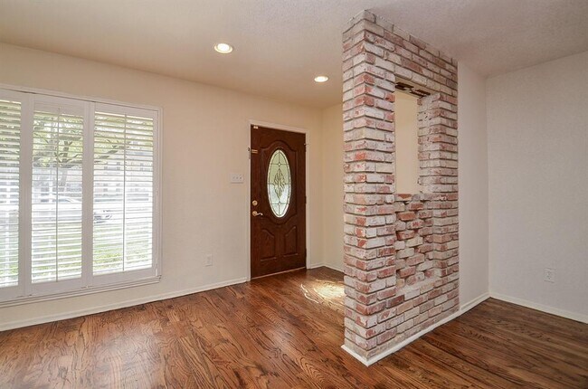 Building Photo - 13192 Trail Hollow Dr