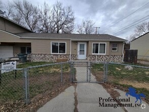 Building Photo - 511 11th St W