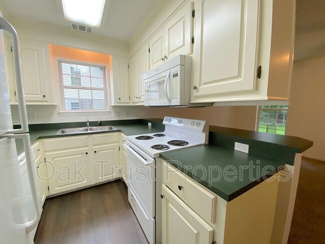 Building Photo - 9531 S Cardinal Dr