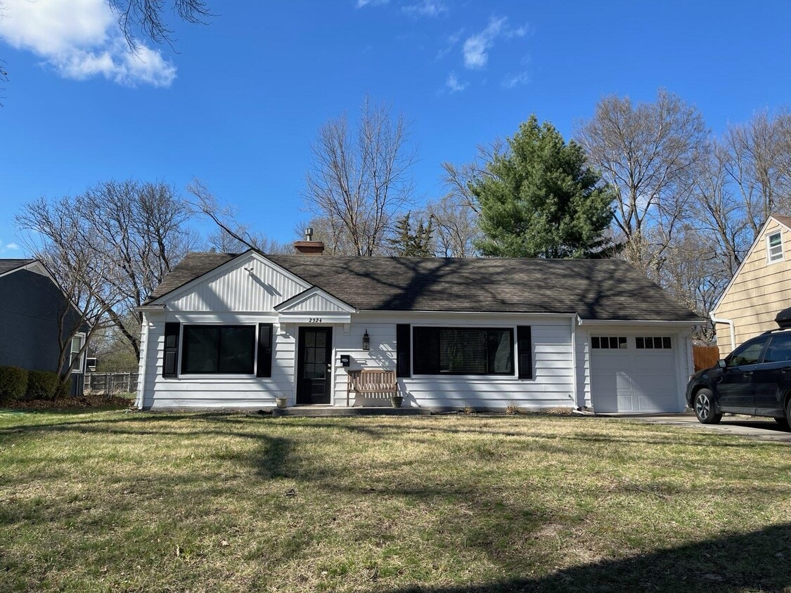 Primary Photo - 2324 W 79th Terrace