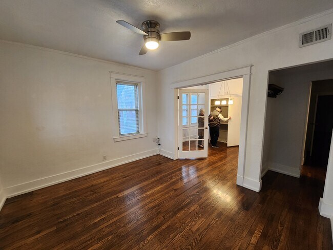 Building Photo - 116 W 36th St