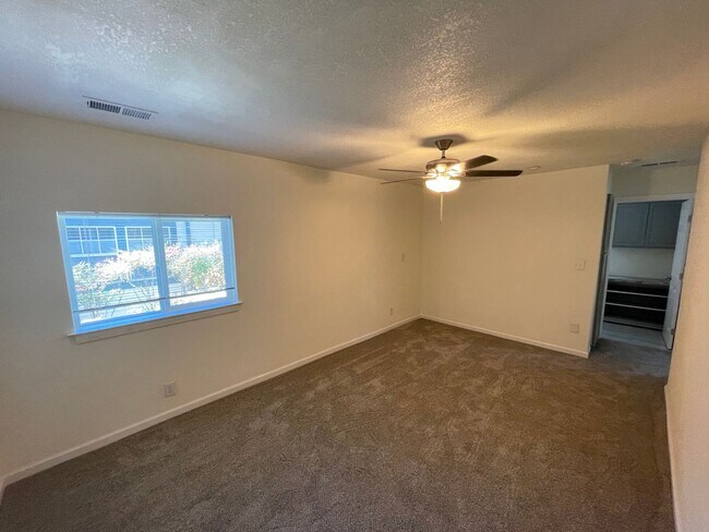 Building Photo - 3 Bed 2 Bath Single Family Home In Concord