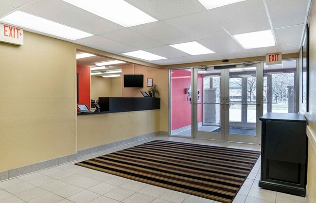 Building Photo - Furnished Studio-Toledo - Holland