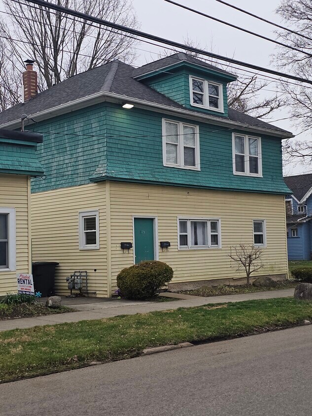 Primary Photo - 145 Eagle St