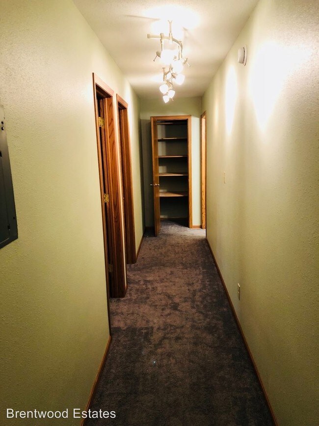 Building Photo - 2 br, 1 bath Apartment - 1708 22nd Ave S #214