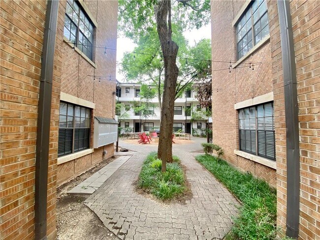 Building Photo - 203 E 31st St