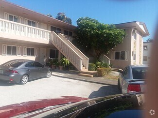 Building Photo - 7839 N Bayshore Dr