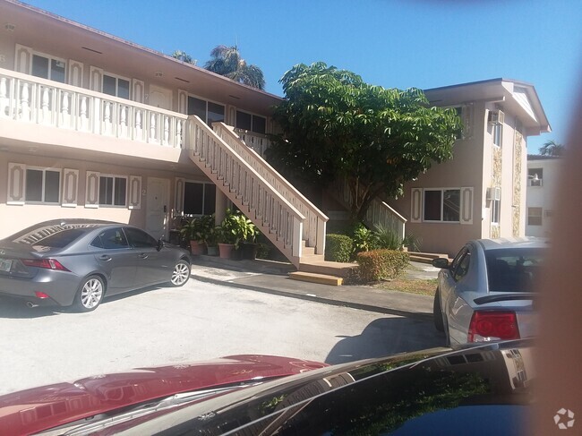 Building Photo - 7839 N Bayshore Dr