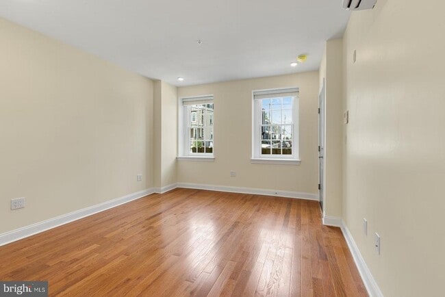 Building Photo - 6605 Ridge Ave