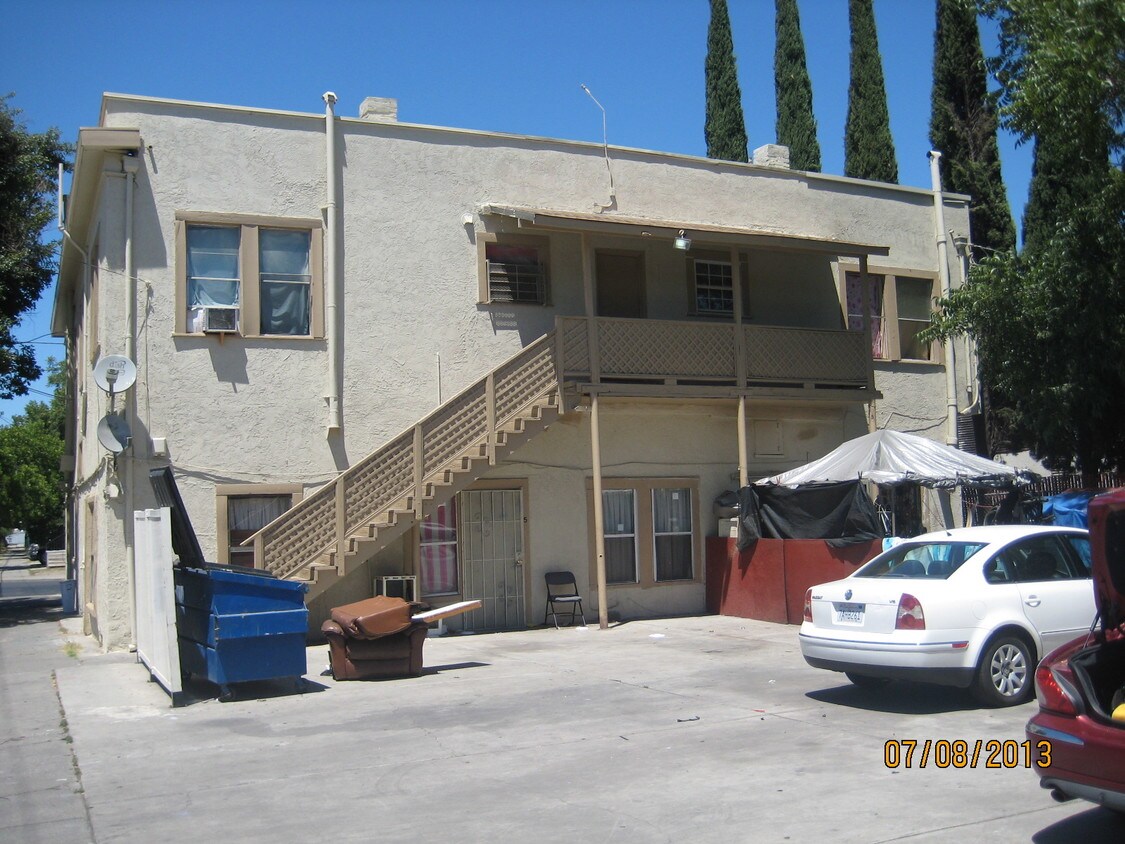Foto del edificio - 1406 E Poplar St