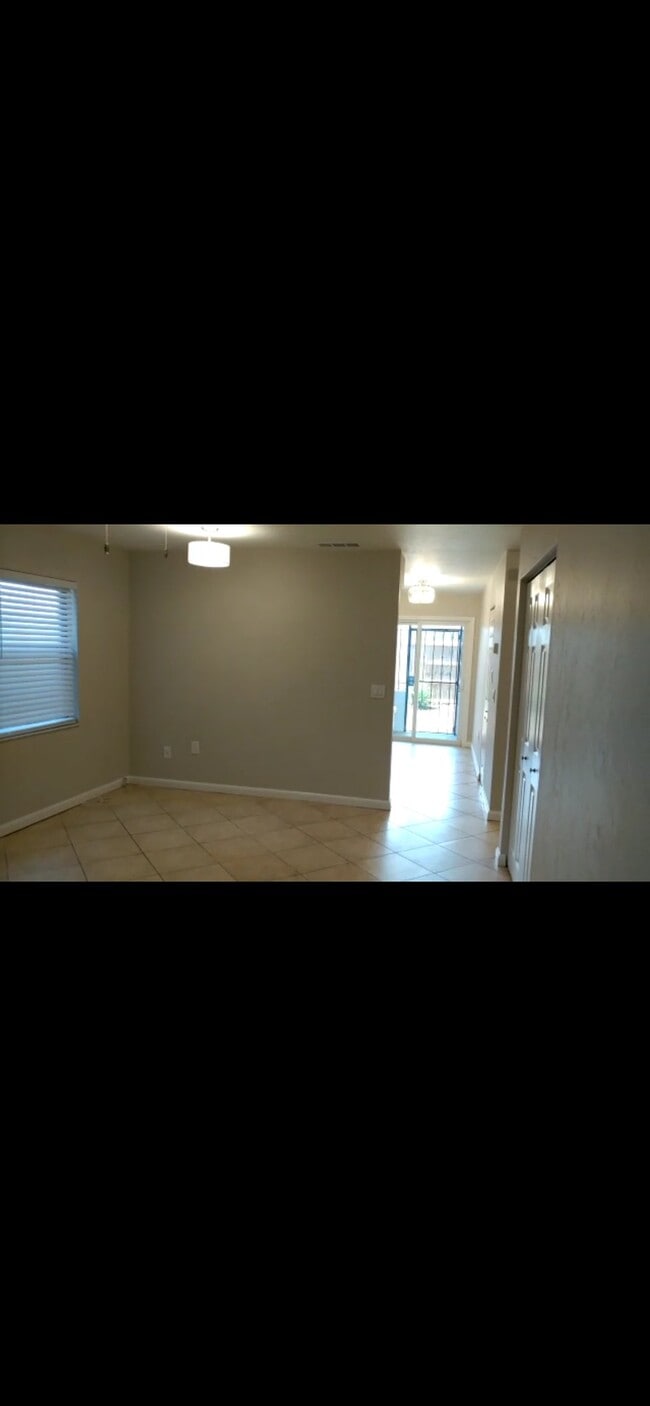 Building Photo - 1714 SW 68th Terrace