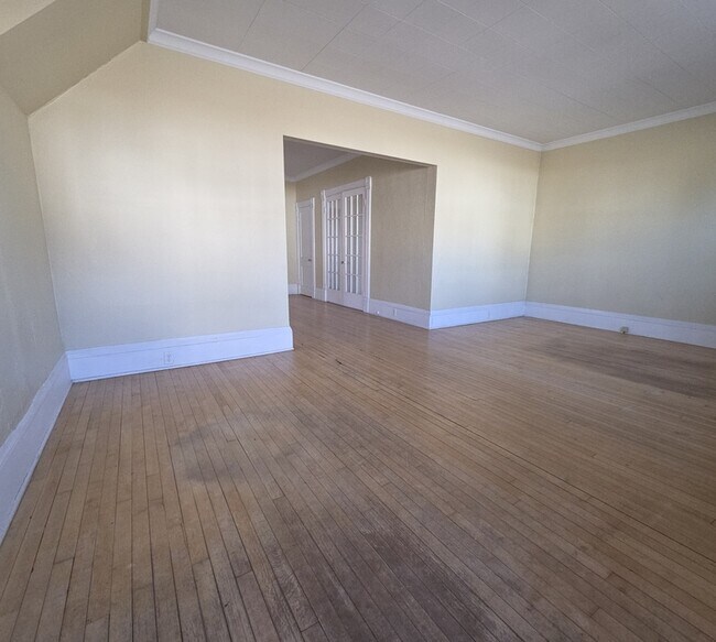 Building Photo - 115 E Parkway Ave