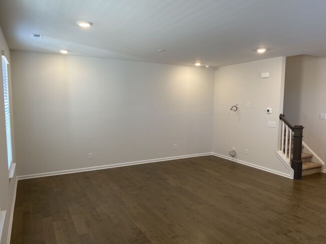 Building Photo - End Unit 3 Bedroom Townhome in Matthews