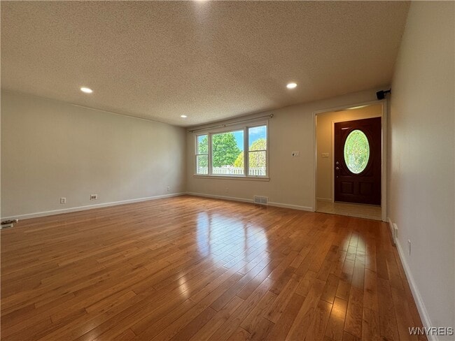 Building Photo - 165 Carmen Rd