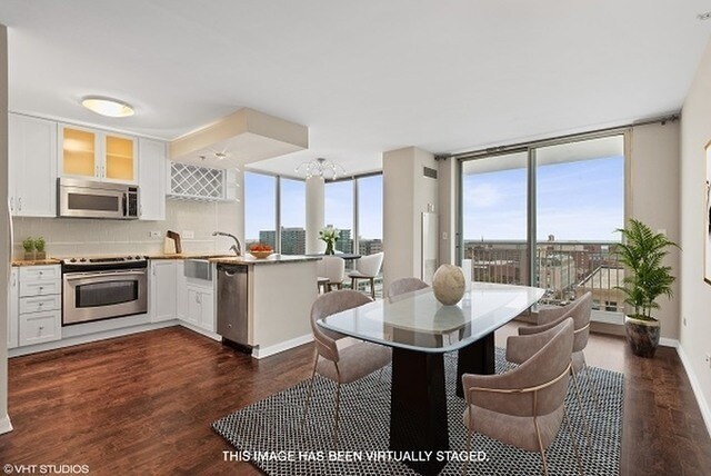 Foto del edificio - 1640 Maple Ave
