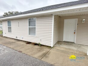 Building Photo - 8460 Chisholm Rd