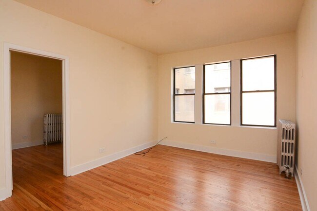 Building Photo - 1532 N Kedzie Ave
