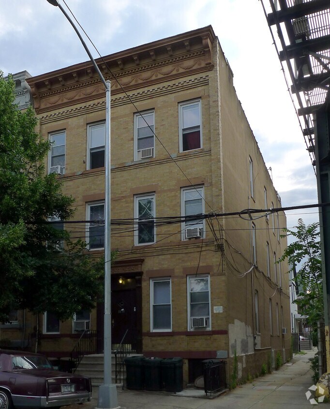 Foto del edificio - 66-91 60th Pl