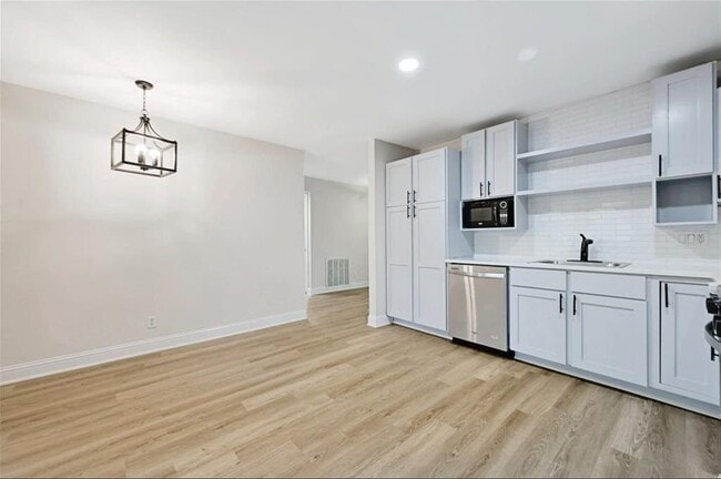 Building Photo - 4603 Lennox Dr
