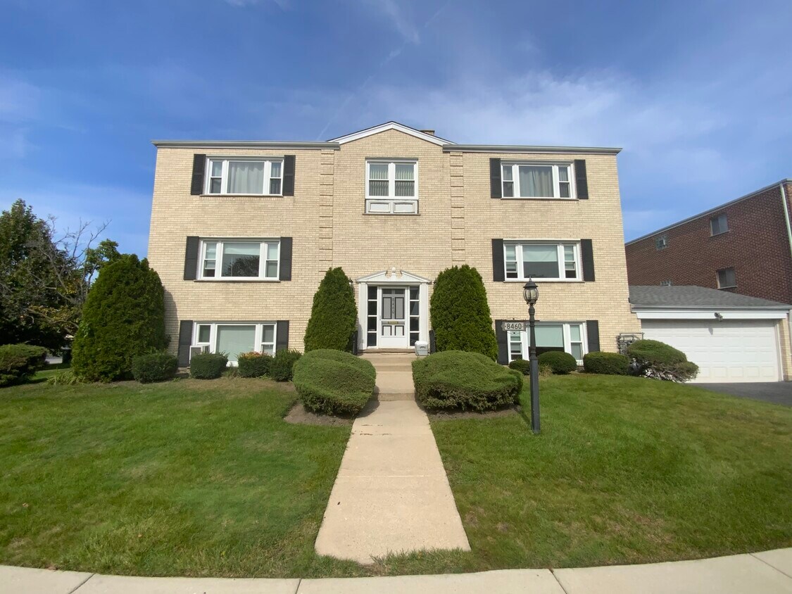 Primary Photo - 8460 W Oak Ave