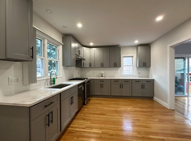 Building Photo - 31 Francis Ave