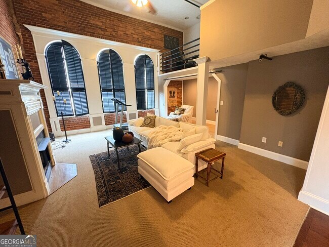 Foto del edificio - 102 N Hill St