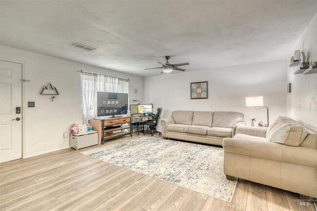 Building Photo - Cozy Single-Level Home in Quiet Neighborhood