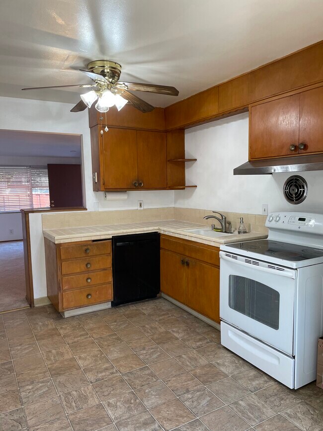 Building Photo - 3136 Norbridge Ave