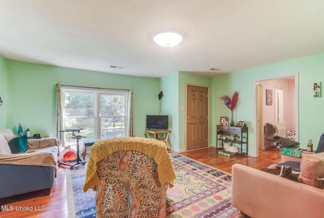 Foto del edificio - Long beach home now available for rent