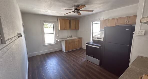 Building Photo - 622 N Beach St