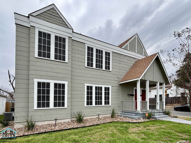 Foto del edificio - Charming Historic Home in Los Angeles Heig...