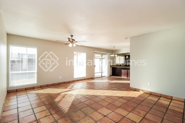 Building Photo - 713 W Hermosa Dr