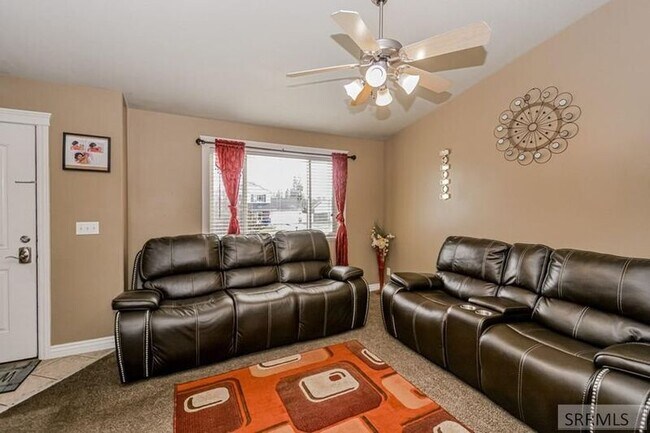 Building Photo - 3629 Pearce Dr