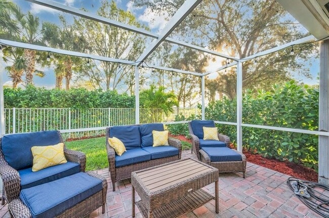 Foto del edificio - 4856 SE Duval Dr