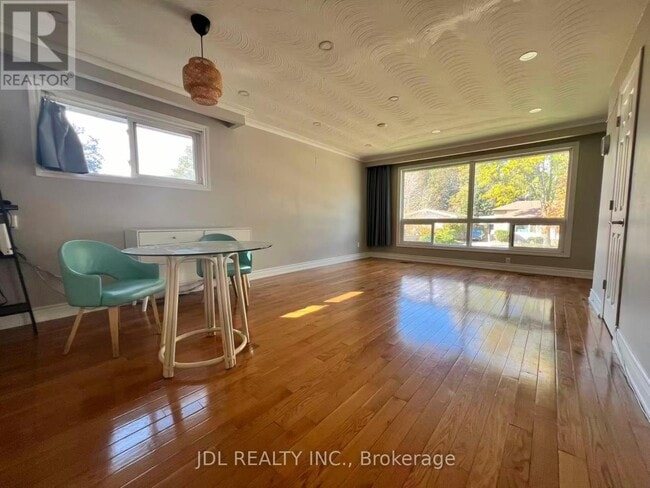 Building Photo - 15 Summerglade Dr