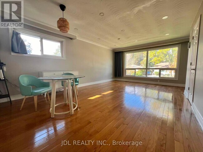 Photo du bâtiment - 15 Summerglade Dr